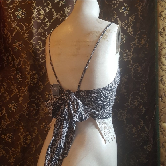 2/$25 Black White Abstract print Boho Summer Crop Top Backless Bow Lace Crochet - Picture 7 of 7
